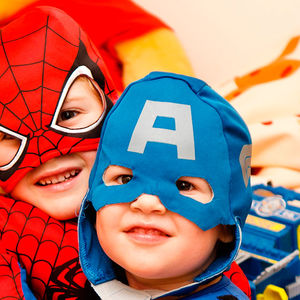 Kinder verkleiden sich als Superhelden
